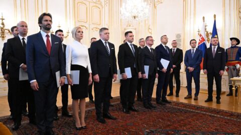 Slovensko má novou vládu, Fico je počtvrté premiérem