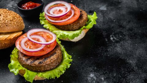 Rostlinné alternativy živočišné stravy – popularita v Česku roste, brání jí větší nabídka a cena