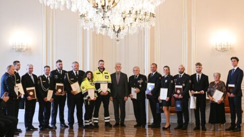 Pavel předal ocenění za záchranu škrcené ženy či pomoc při nehodě