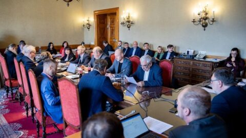 Konsolidační balíček podpořil beze změn jen jeden ze tří výborů Senátu