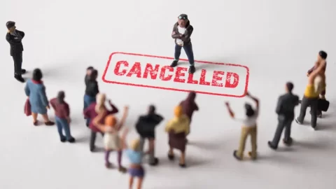 Zrušení, nebo následky?