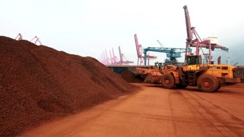 Čína zpřísňuje kontrolu vývozu vzácných zemin uprostřed napětí se Západem