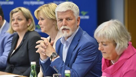Hrad i Sněmovna budou mít zřejmě méně peněz než letos, návrhy podpořil výbor