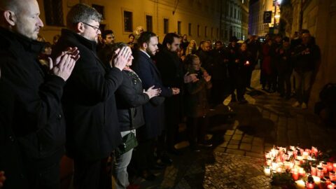 Pražané uctili před Schwarzenberským domem památku Karla Schwarzenberga