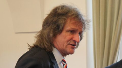 Miroslav Ševčík převzal rozhodnutí o odvolání z funkce děkana VŠE. Chce se dále bránit soudní cestou