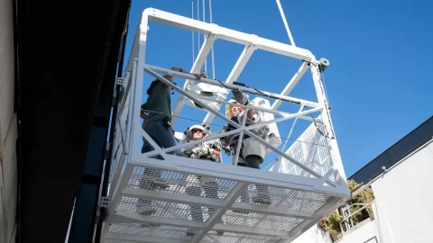 Astronauti NASA otestovali výtah, který je má snést na povrch Měsíce