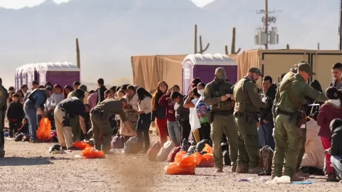 Arizonská guvernérka vyslala národní gardu na hranici s Mexikem