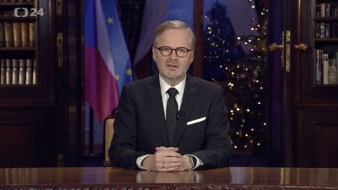 Příští rok nabízí podle Fialy naději, poklesne inflace a skončí zadlužování země