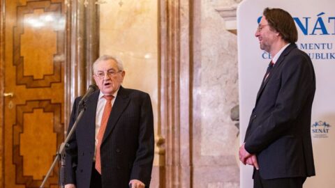 Cesta vědeckého pracovníka marasmem socialismu, komunistickou minulostí, emigrací a návrat do historického ústavu