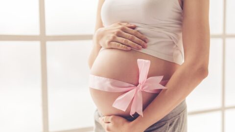 Porody císařským řezem: vyšší riziko pro matky, vyšší zisk pro nemocnice