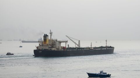 Šéf Maersku: Potíže lodních dopravců v Rudém moři asi potrvají několik měsíců