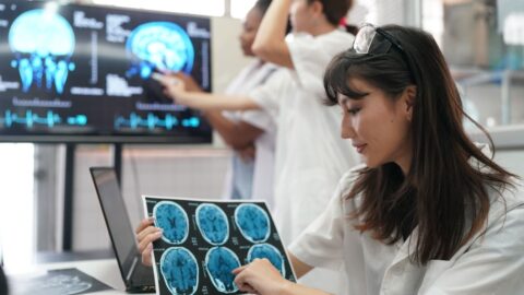 Muskova firma Neuralink implantovala mozkový čip prvnímu člověku