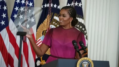 Michelle Obamová by mohla kandidovat na prezidentku dříve, než se očekává