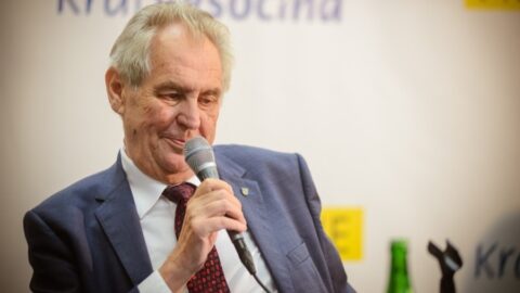 Zeman: „Česká republika vyhazuje za letouny F-35 neuvěřitelnou sumu“