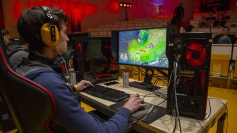 Závislost na počítačových hrách je častější po pandemii covidu, uvádí SYRI