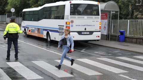 Průzkum: Češi se nejčastěji obávají války, v bydlišti se cítí v bezpečí. Policie tradičně boduje vysoko