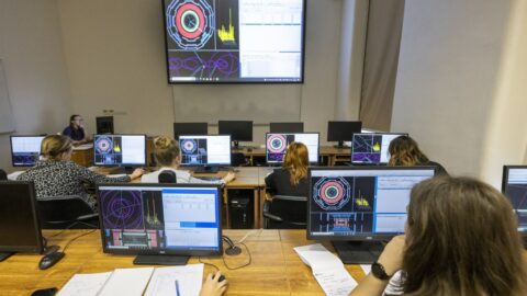 Vědci z ČVUT vyvinuli systém, který pomocí AI detekuje střelbu a určí typ zbraně