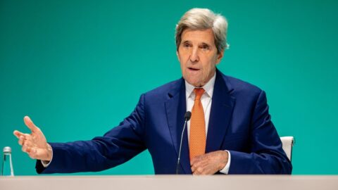 Vyslanec USA pro klima John Kerry odejde z Bidenovy administrativy