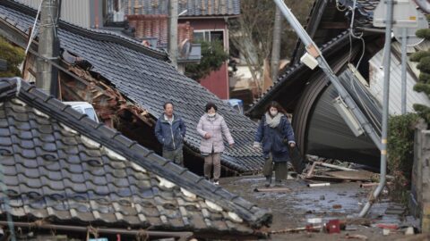 Počet obětí zemětřesení v Japonsku stoupl na 55, vážná zranění utrpělo 17 osob