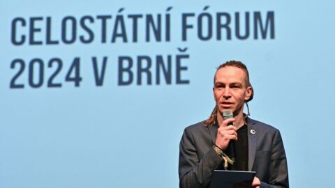 Bartoš dále povede vládní Piráty, Fiala mu blahopřál