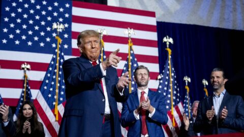 Iowa jasně podpořila nominaci Trumpa na prezidenta, Ramaswamy končí