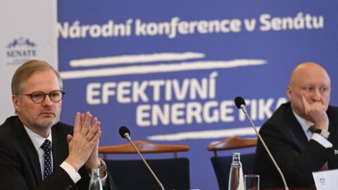 Závislosti na ruské ropě se zbavíme do konce příštího roku, prohlásil premiér Fiala