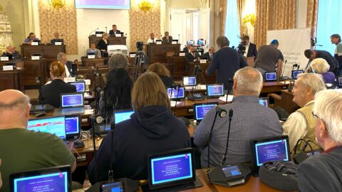 Na sněmovním semináři se diskutovaly prognózy vývoje v Evropě a ve světě. Co řekli Miloš Zeman či Vlastimil Tlustý?