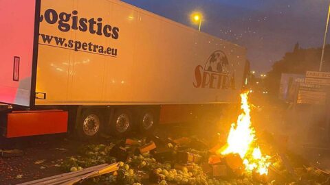Kamioňáci ve Francii drancují naše kamiony, zlobil se Zdechovský