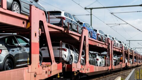 Průmyslová výroba v EU je už rok a půl v sešupu, v září na tom byla nejhůře od roku 2021