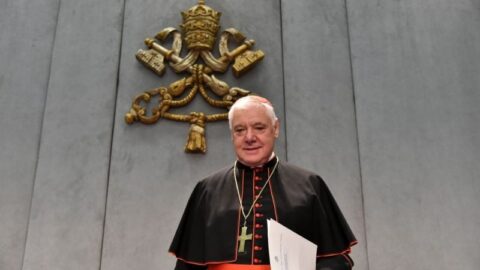 Kardinál Müller: „Masová migrace má zničit národní identitu“