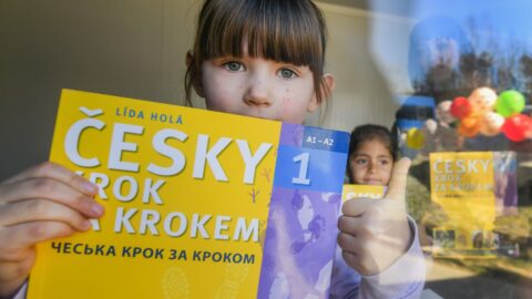Na testování znalostí češtiny žáků cizinců bude ministerstvo pracovat s inspekcí