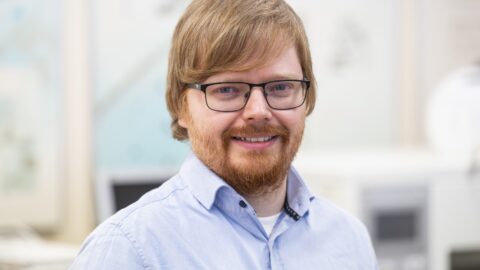 Výzkumníci na ČVUT vyvíjí ekologické elektrosoučástky z PET lahví