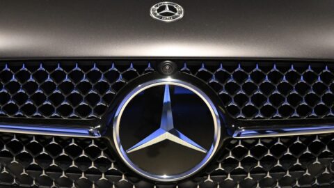 Mercedes obrátil. Spalovací motory ukončovat nehodlá