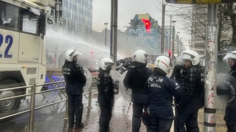 V Bruselu protestující farmáři blokují dopravu kvůli schůzi ministrů zemědělství
