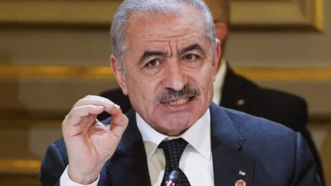 Palestinský premiér Ištajja podal prezidentu Abbásovi demisi vlády