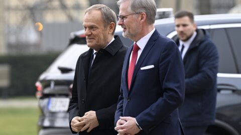 Premiér Fiala uvedl, že nehodlá měnit své návyky. Reagoval tak na aktuální dění na Slovensku