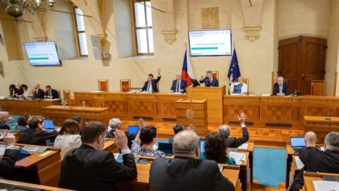 Senát schválil zpřísnění pravidel proti praní špinavých peněz
