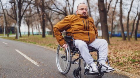 Zvýšení příspěvků na péči Sněmovna zřejmě schválí podle koaličního návrhu