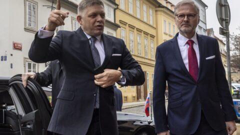 Česko-slovenské mezivládní konzultace se nyní neuskuteční, rozhodl český kabinet