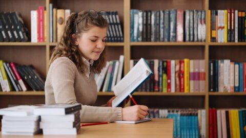 Není třeba panikařit. Umělá inteligence nikdy literaturu a sloh nenahradí