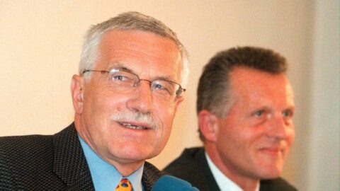Talentovaný člověk polistopadové politiky i oblíbený spisovatel, říká o Mackovi bývalý prezident Klaus