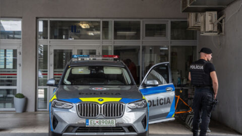 Slovenská policie obvinila muže podezřelého z útoku na Fica z pokusu o vraždu