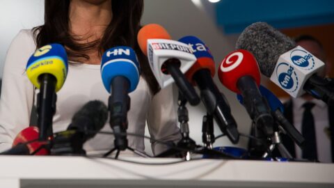 Útok na Fica nesmí spustit další agresi a pomstu, vyzvali slovenští šéfredaktoři