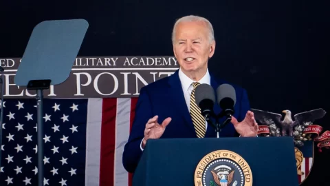Biden pronesl zahajovací projev na West Pointu