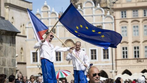 Nový průzkum postojů Evropanů vůči EU. Jak se Češi staví k migraci, válce a klimatu?