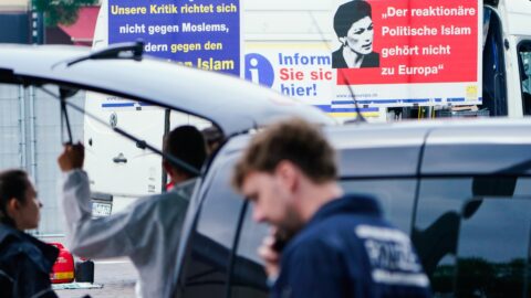 Šest lidí bylo zraněno při útoku nožem v Mannheimu, policista ohrožen na životě