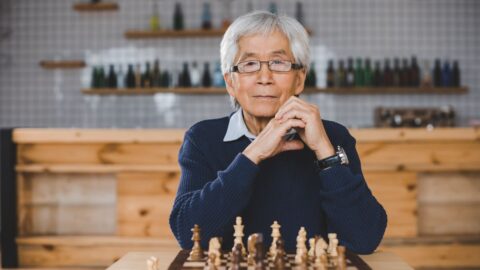 O samotě doma zemře v Japonsku až 68 000 seniorů ročně, píše Kjódó