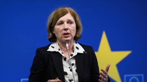 Zavedení eura v Česku je „tak trochu pod zorným úhlem věčnosti“, říká Jourová