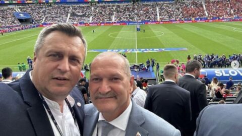 Slovenští politici letěli vládním speciálem na zápas mistrovství Evropy ve Frankfurtu