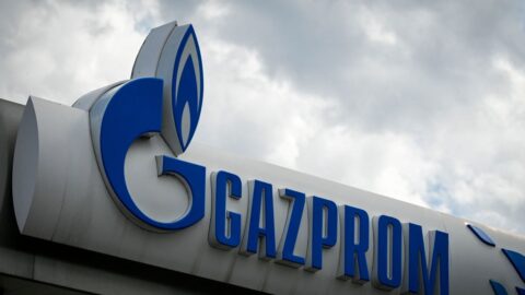 ČR se závislosti na ruské ropě zbaví nejpozději do poloviny příštího roku, říká Fiala